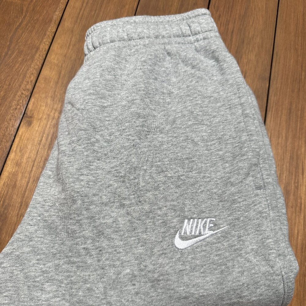 NWT Nike Men's tapered leg fleece jogger pants